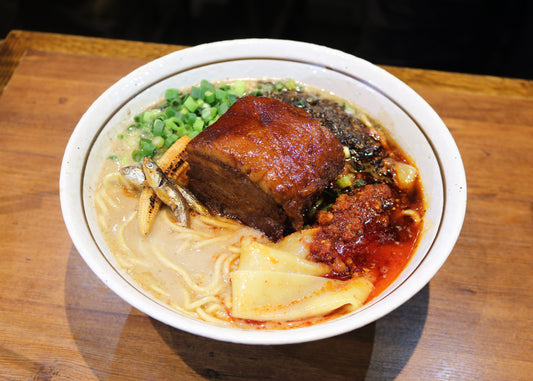 鬼金棒×凪！ラーメンファン垂涎の最強コラボ 「すごいカラシビ豚骨らー麺」限定発売